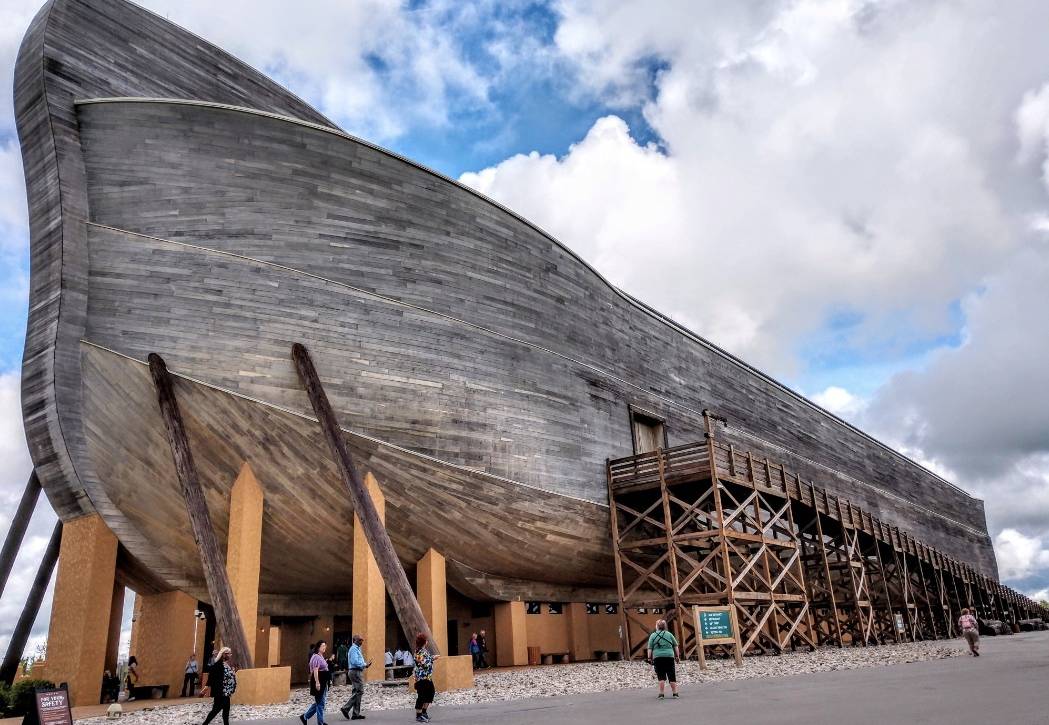Photo de l'arche de Noé en grandeur nature TMPI Yeshiva