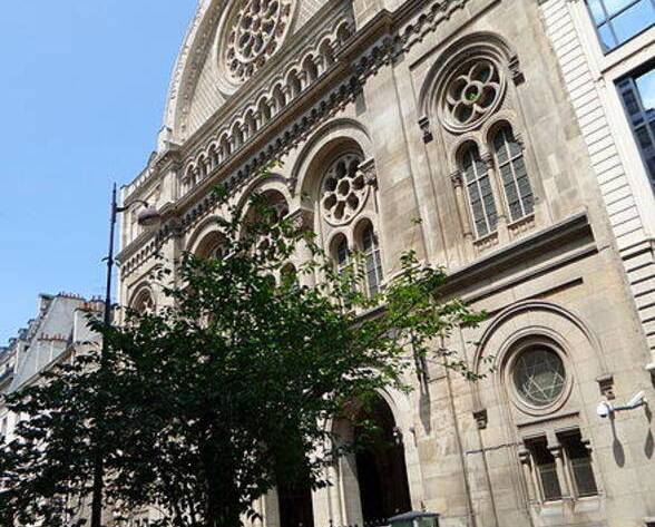Façade d'une synagogue à Paris TMPI Yeshiva
