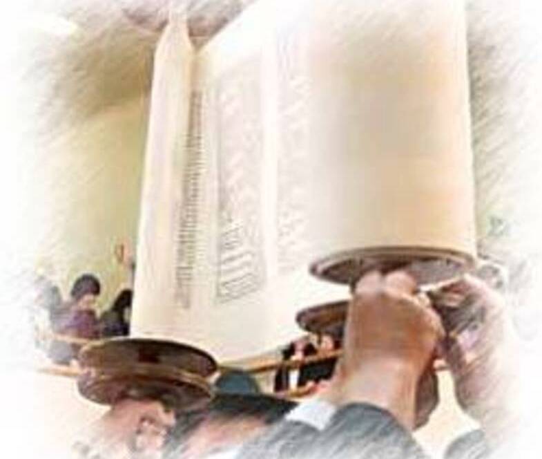 Rouleau de la Torah soulevé TMPI Yeshiva