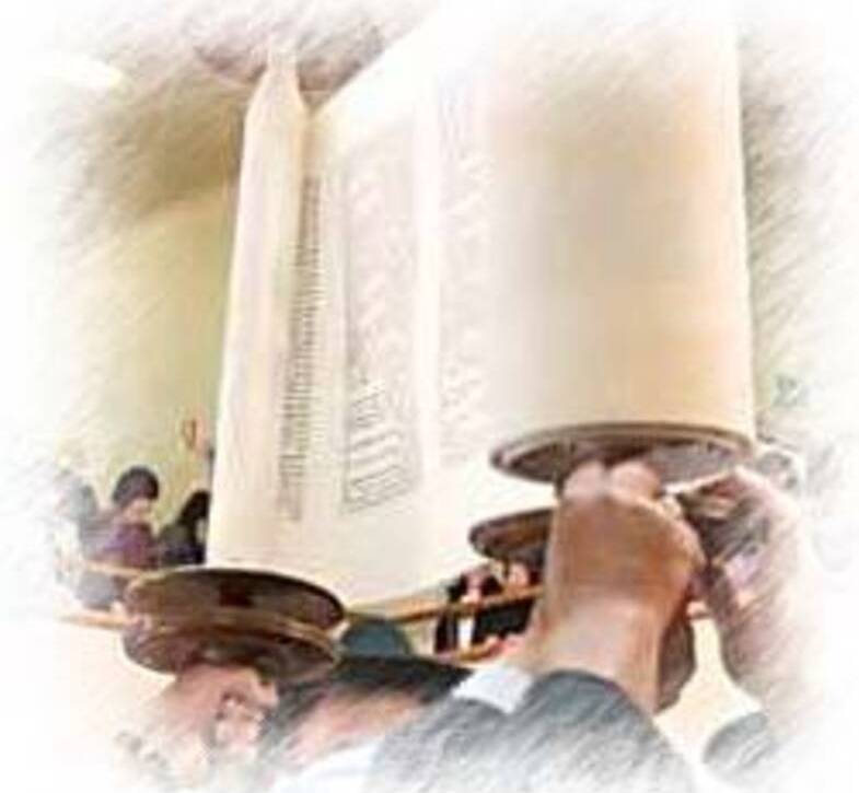 Rouleau de la Torah soulevé TMPI Yeshiva